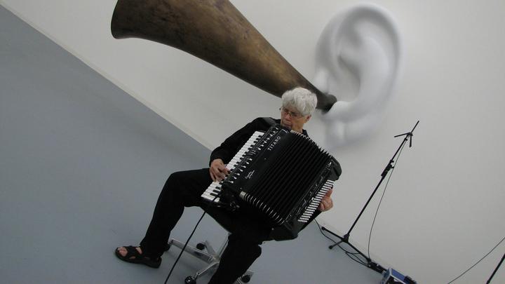 PAULINE OLIVEROS Portraet
