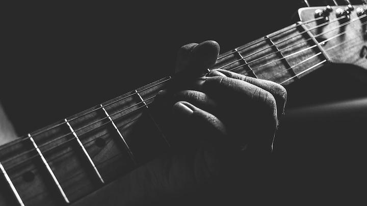 LL150521 Gitarre