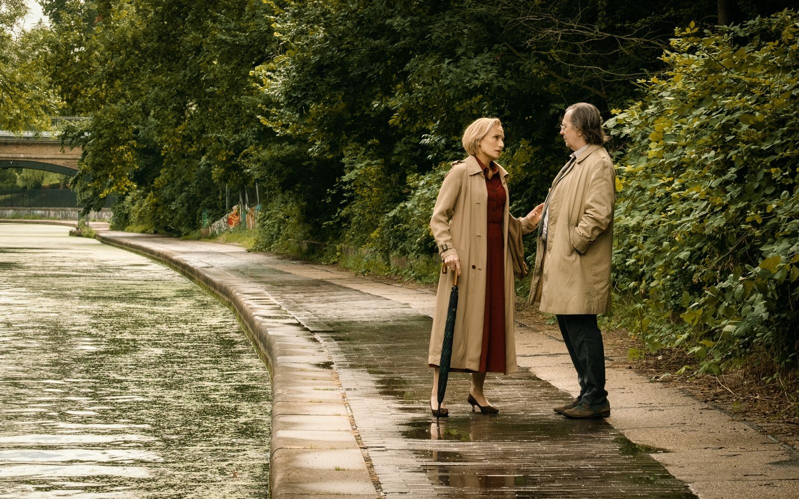 Serienkritik Slow Horses 2 Staffel Kristin Scott Thomas und Gary Oldman