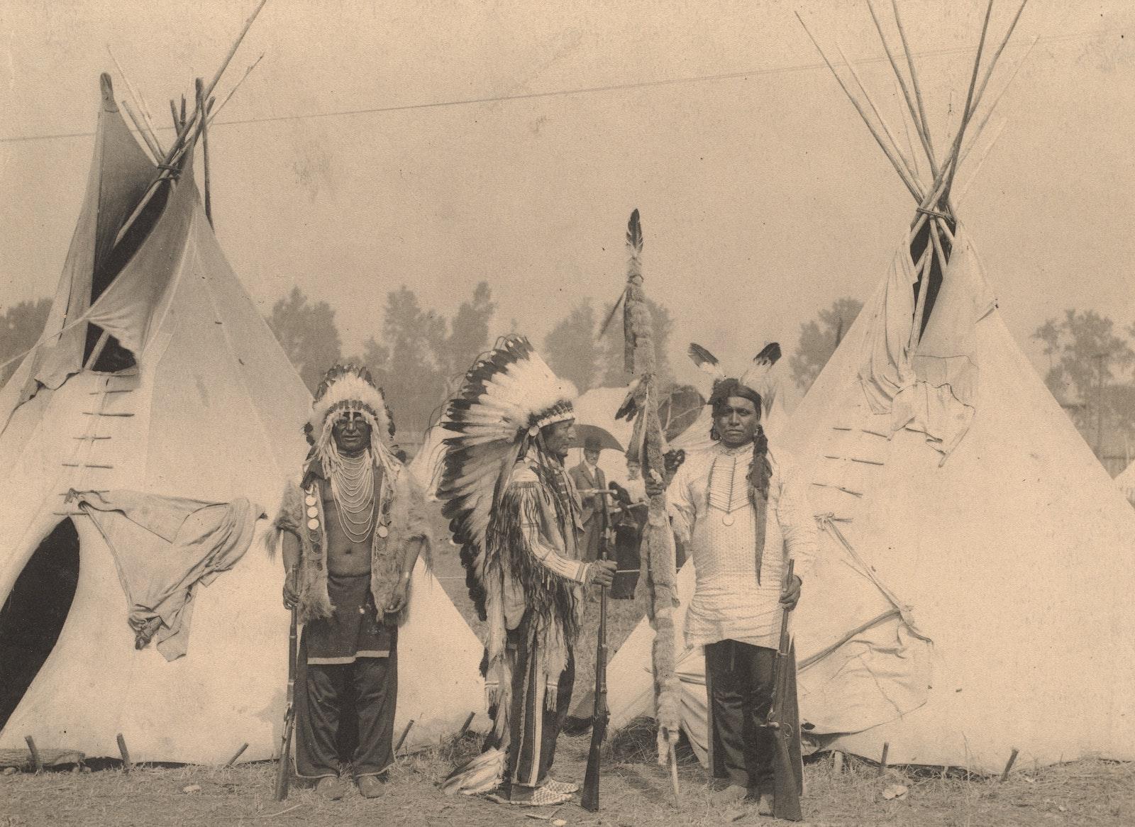 FF050222 native americans
