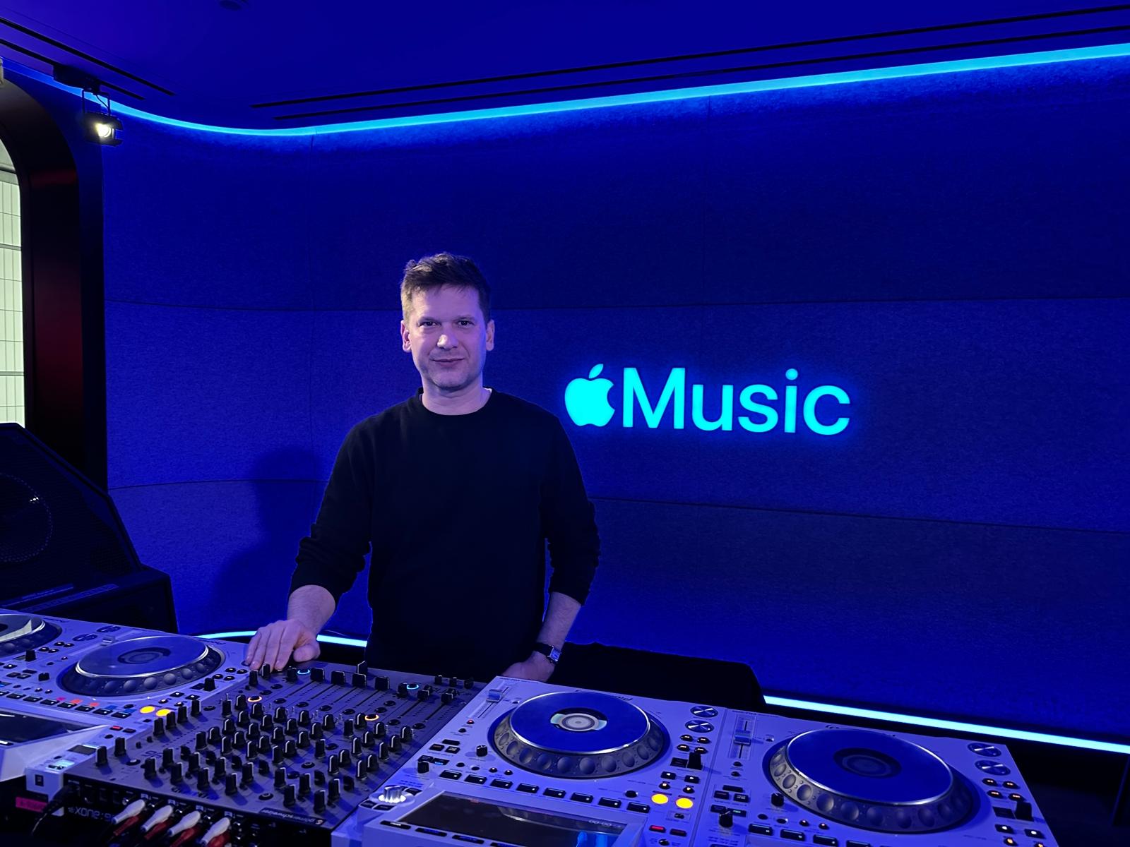 Tim Sweeney im Berliner Studio von Apple Music 1