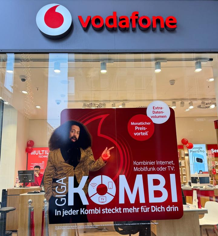 Hängengeblieben 2023 Ein Foto von Reggie Watts in der Vodafone Werbung