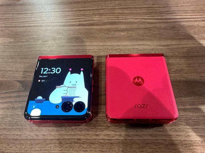 Motoroal razr 40 ultra Front-Display und Rückseite