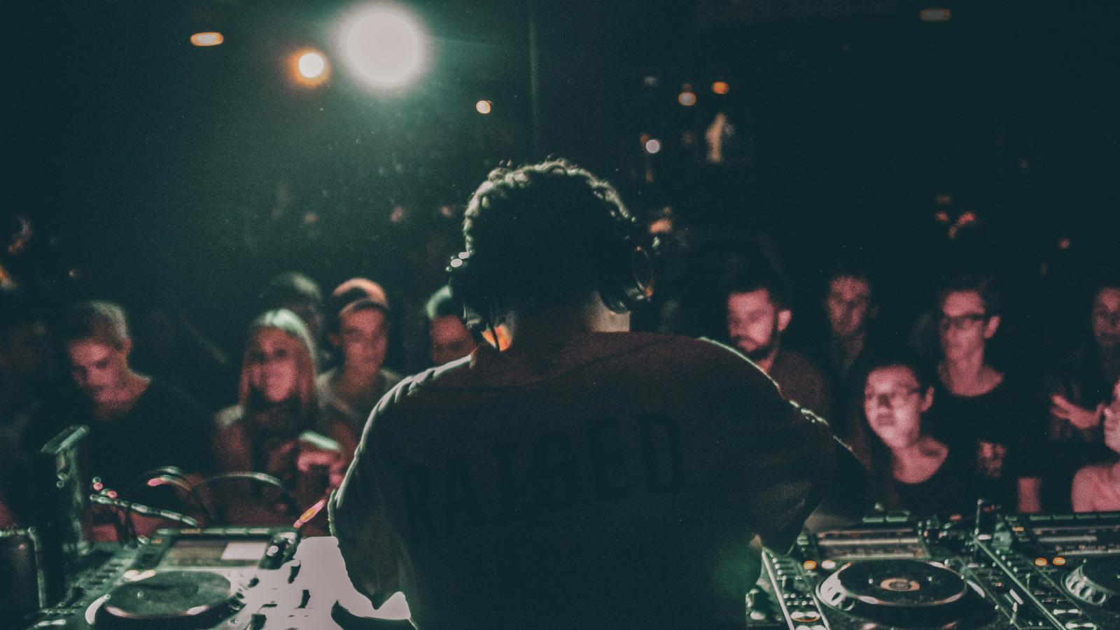 DJ Booth BEG