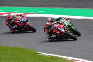 รายงานการแข่งขัน EWC Suzuka 8 ชั่วโมง - 2131 Ewc 8H 2022 Start Large 300x200