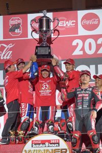 รายงานการแข่งขัน EWC Suzuka 8 ชั่วโมง - 2265 Ewc 8H 2022 Podium Large 200x300