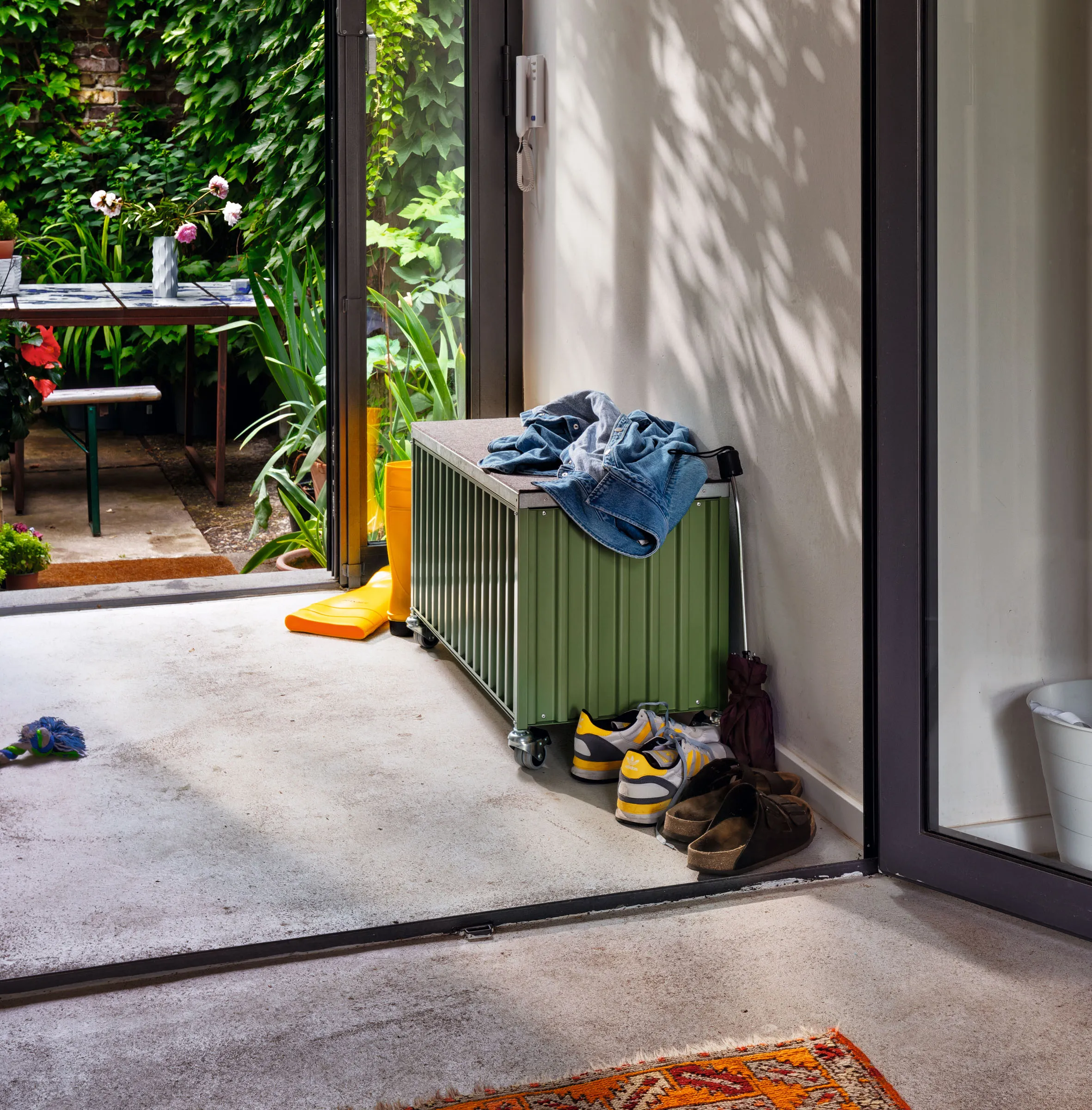 MAGAZIN interior featuring custom HearDis! sound branding and acoustic identity.