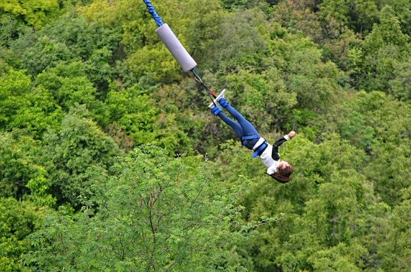 obrázek z článku Historie Bungee Jumpingu