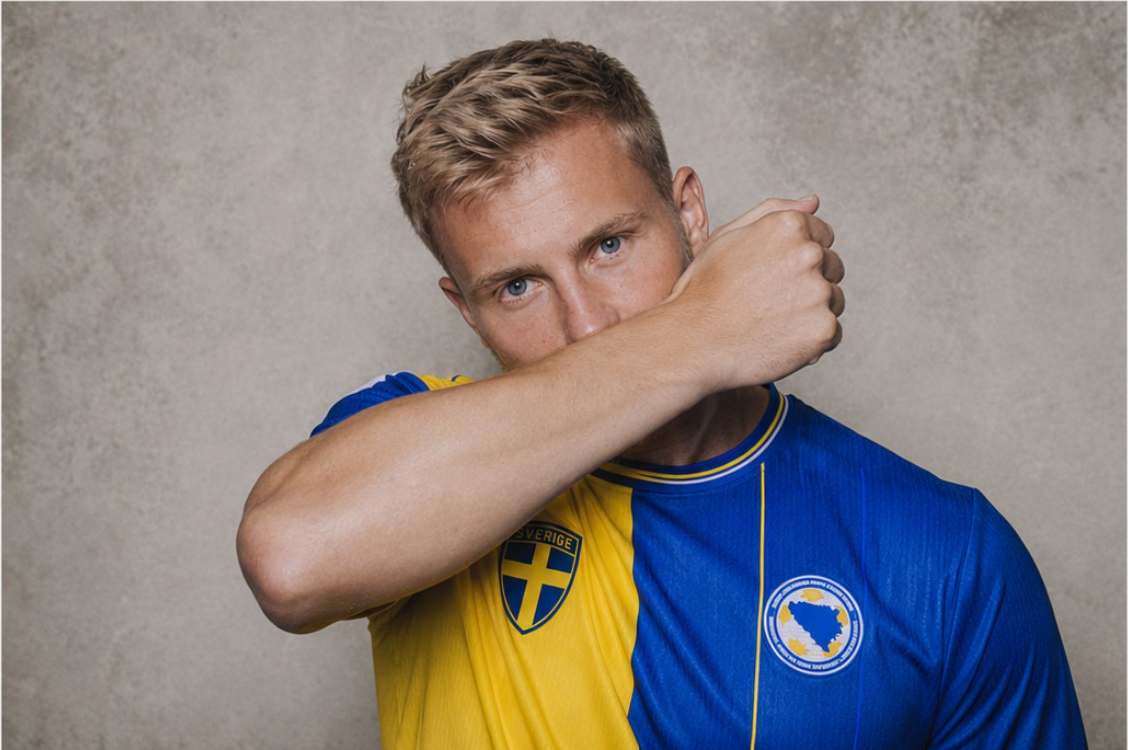 Modell i Sverige och Bosnien supportertröja