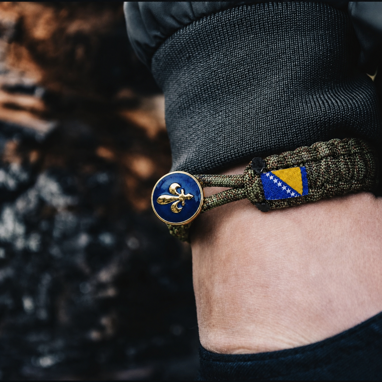 United By Pride armband i blått och guld