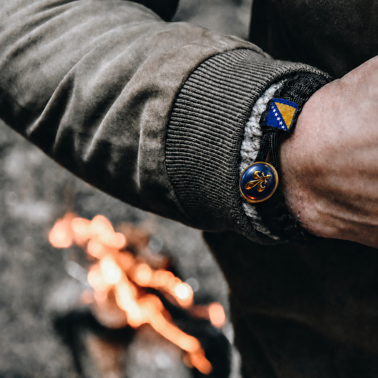 United By Pride armband i närbild