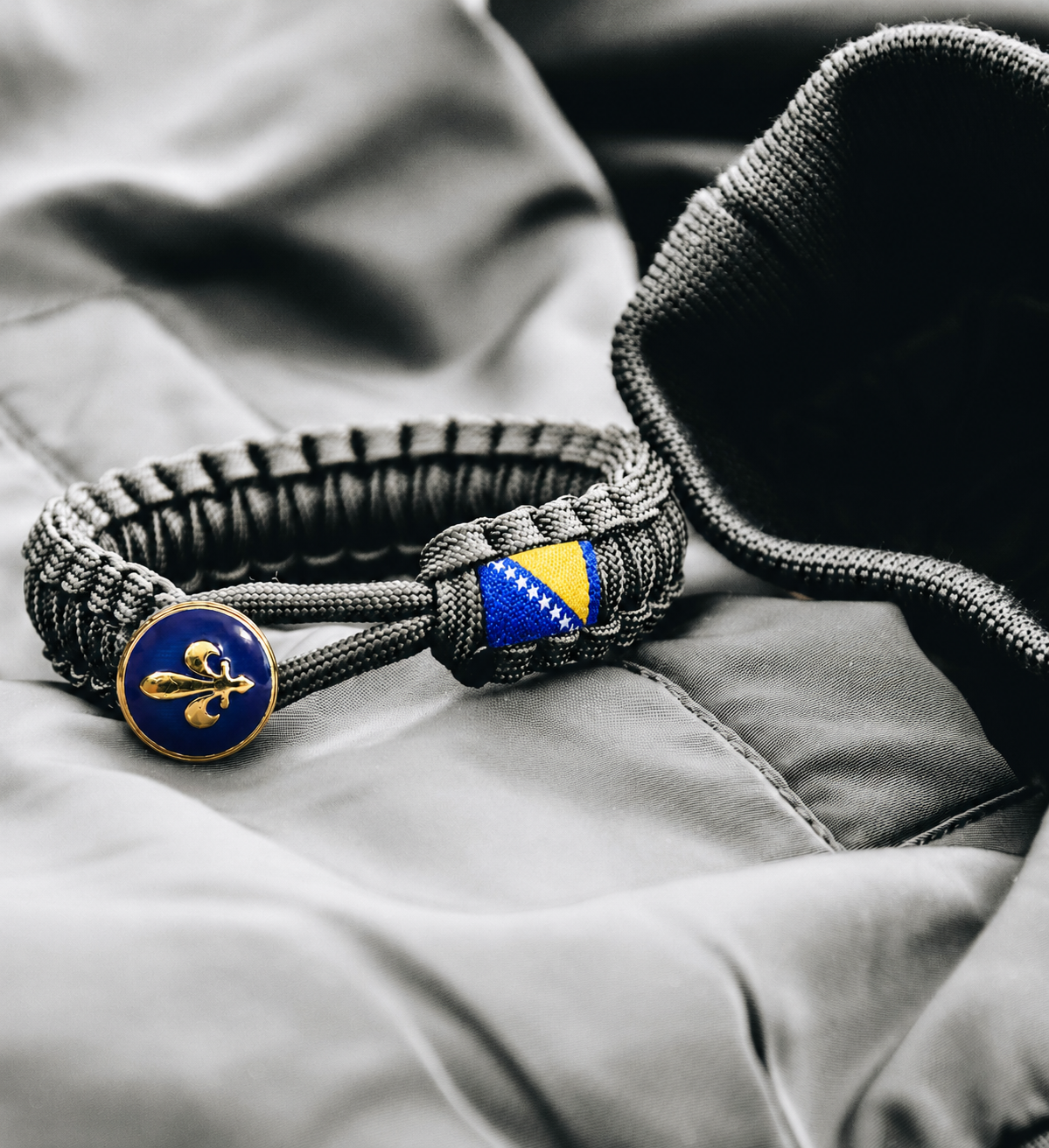 United By Pride armband med gul detalj