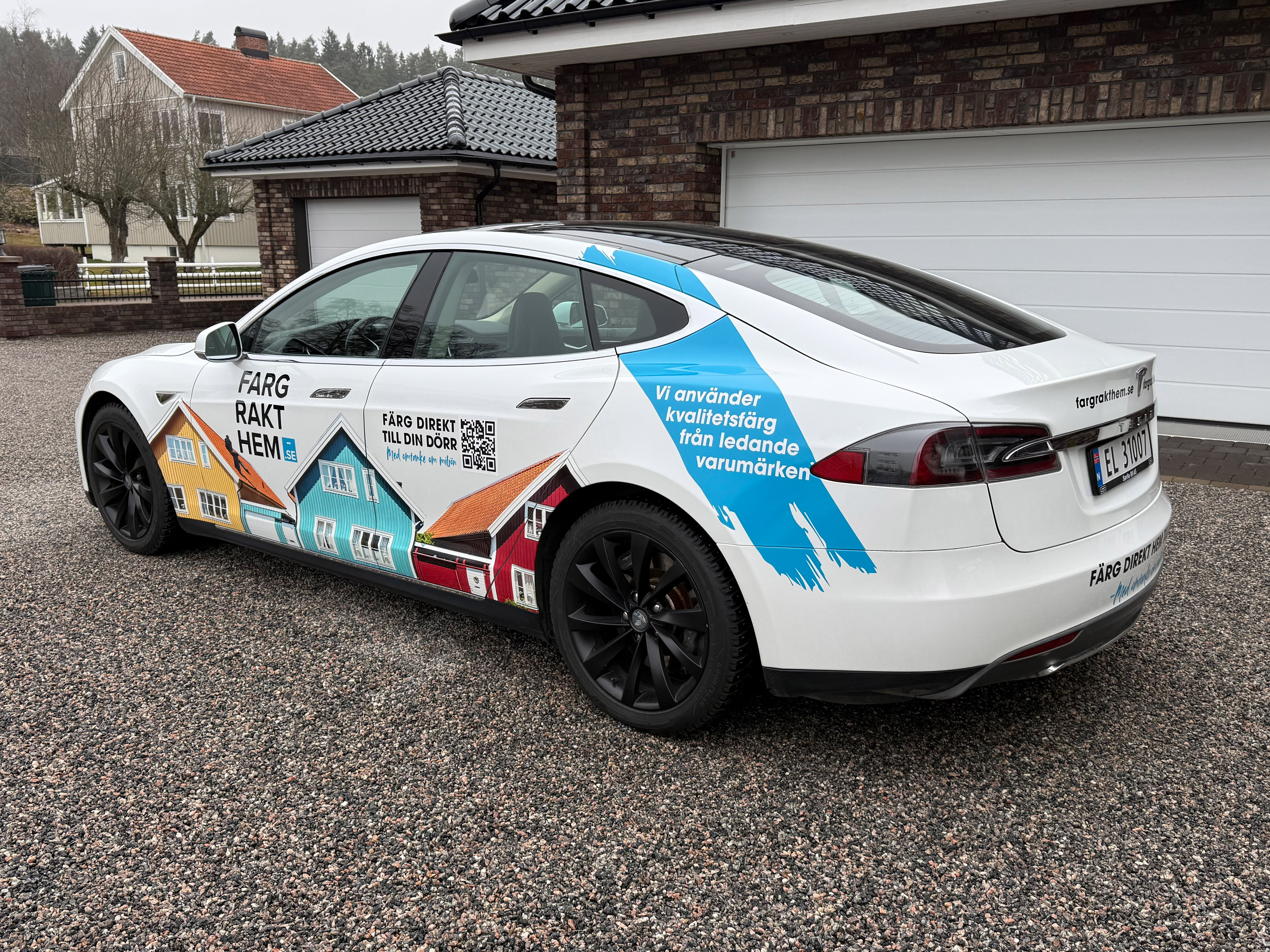 Billig färg på nätet