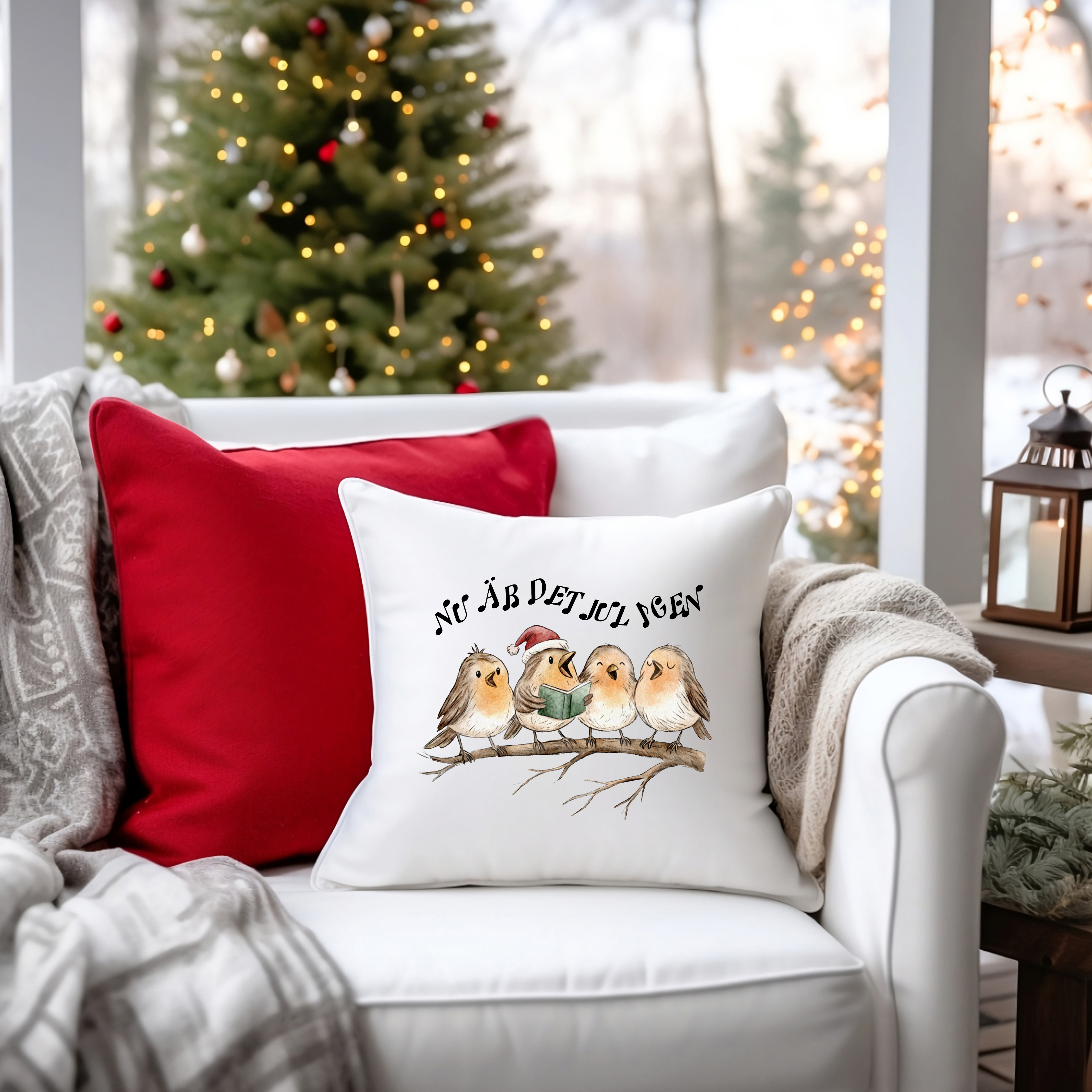 Kuddfodral med småfåglar och texten Nu är det jul igen