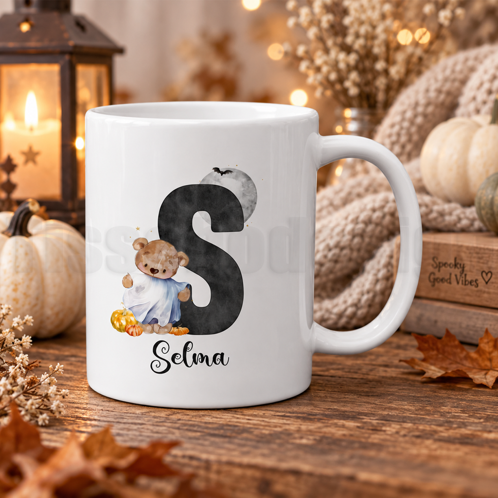 Personlig Halloweenmugg med bokstaven S, namnet Selma och spöknalle