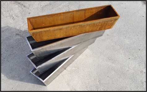 Planteringskärl tillverkade av Cortenstål, i olika former och storlek.