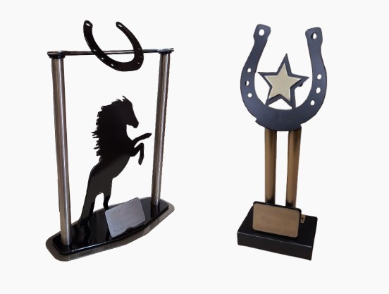 Exklusiva pokaler tillverkade inför hästevenemang.