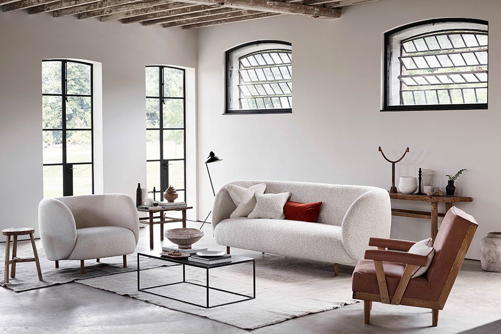 Våra möbler passar både för hus i modern och klassisk stil