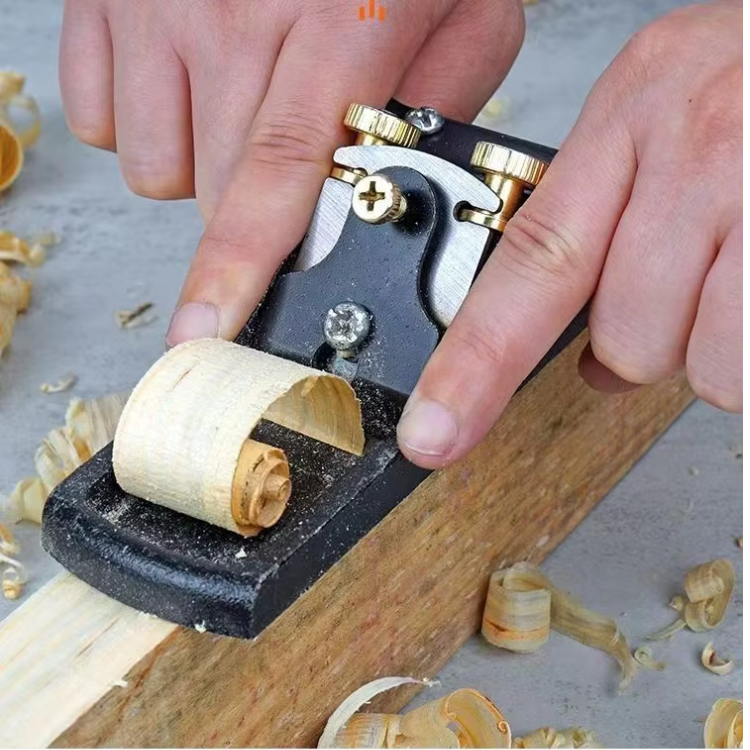 Stor handdriven trähyvel för snickare och DIY-projekt