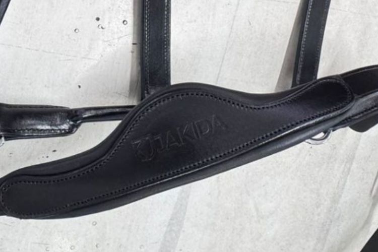 lädergrimma med anatomiskt nackstycke