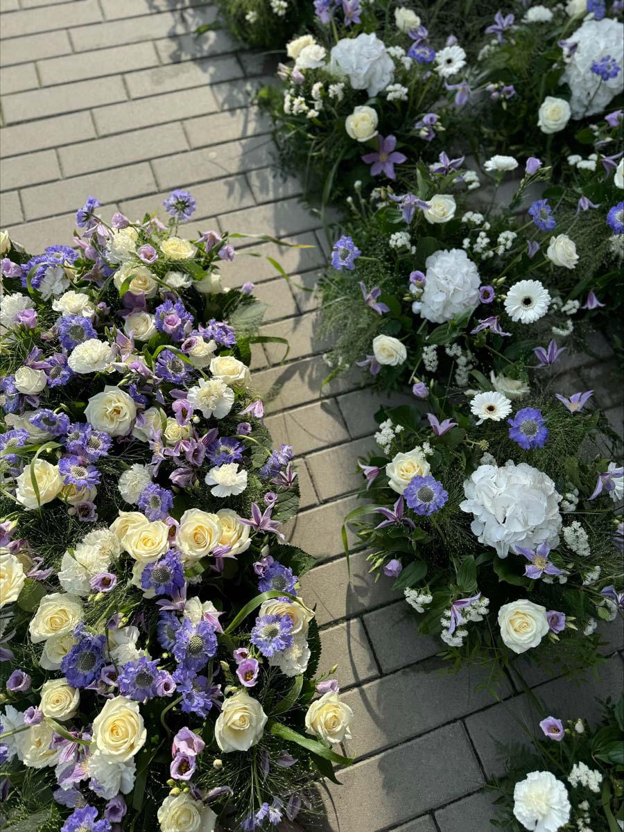 Vackert uppställda buketter från Lotus hantverk