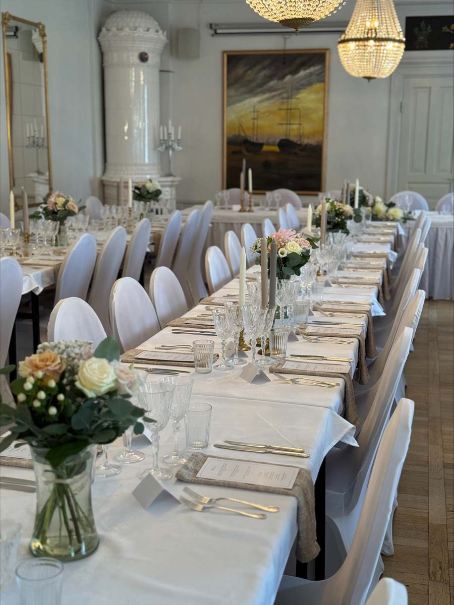 Vackert arrangemang för bröllop från Lotus hantverk