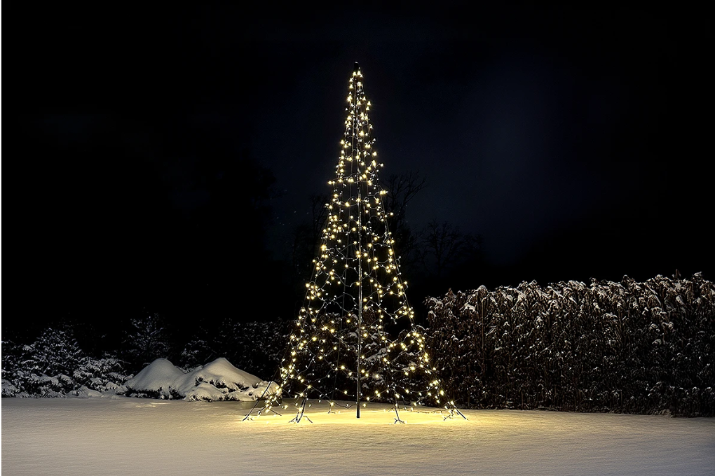 Ljusgranen lyser upp mörka hörn och sprider ett behagligt ljus