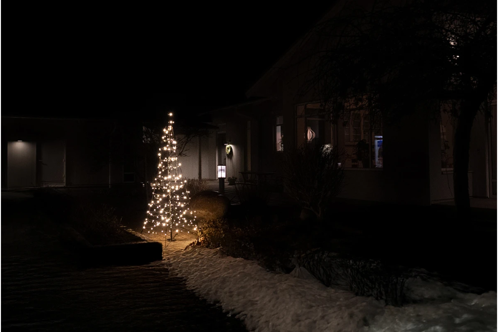 Fristående ljusgran - Lyser upp entrén