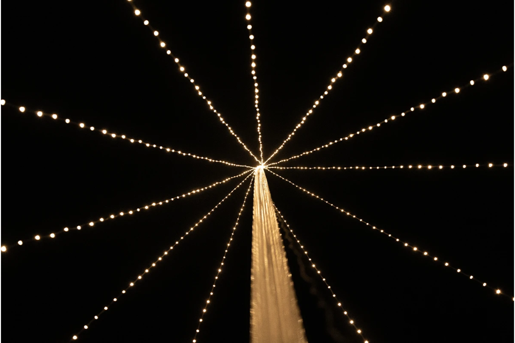 Flaggstångsbelysning som sprider härligt varmvitt ljus