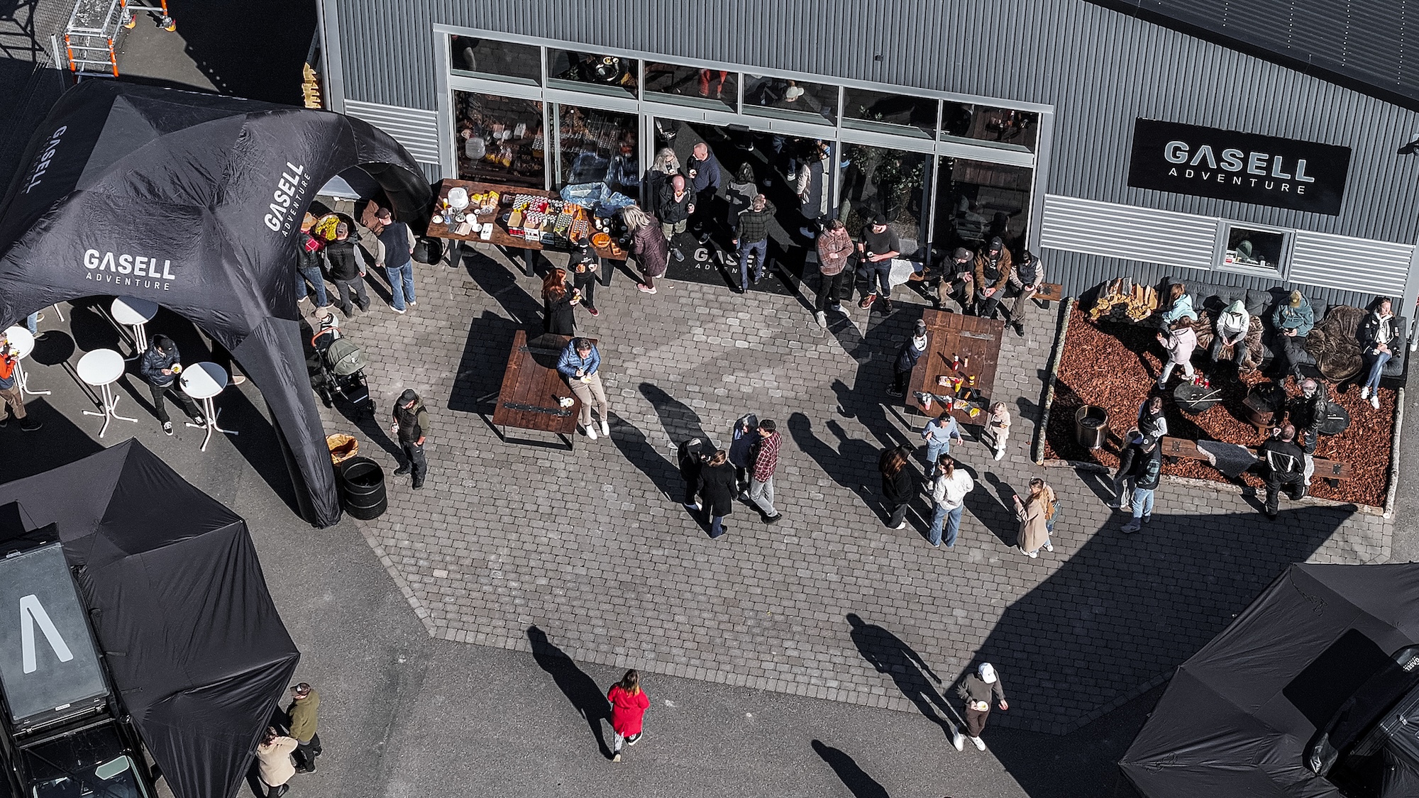 gazelle-seikkailunäyttelyn kattoteltta