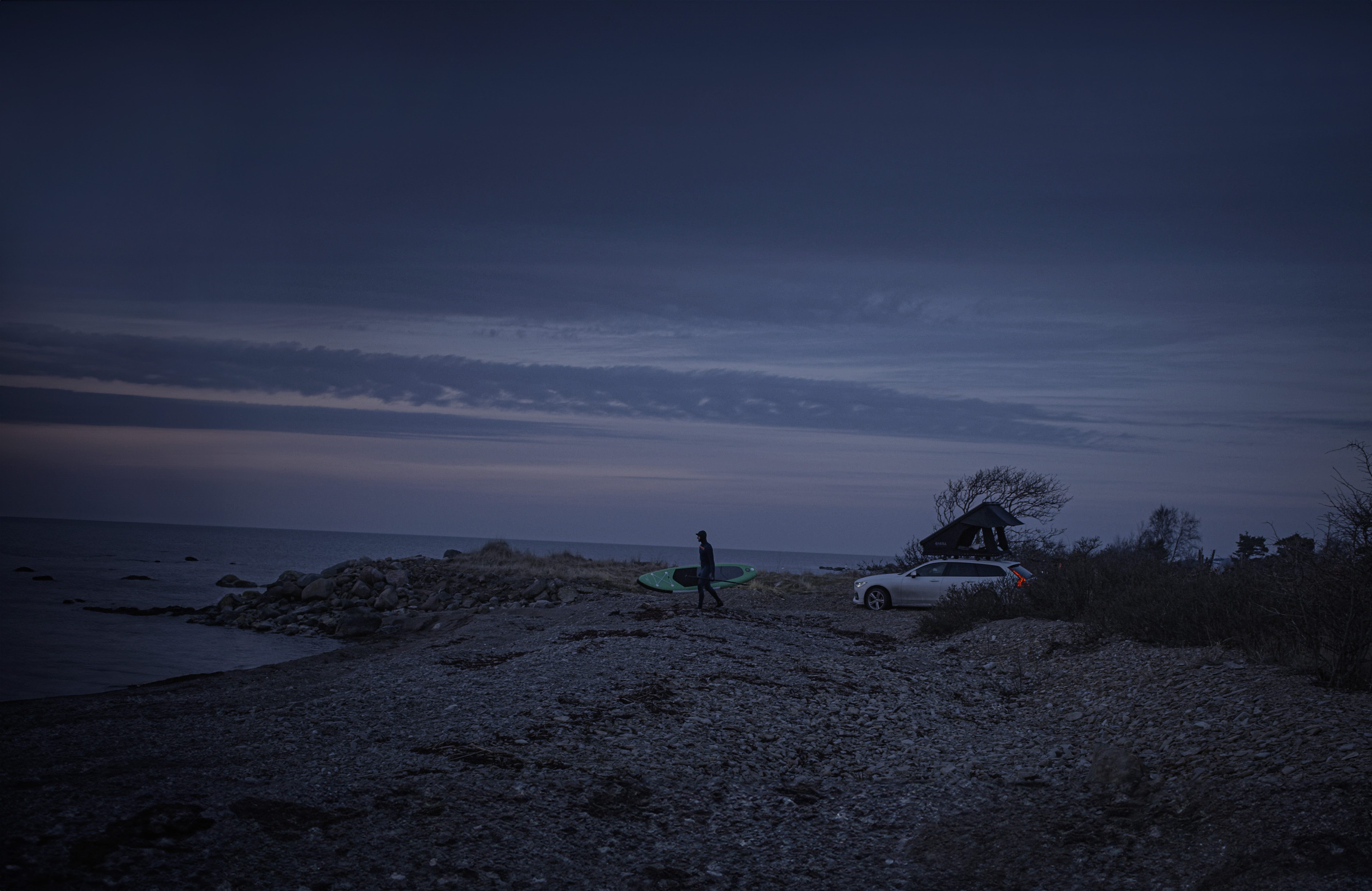 Gasell Adventuren kattoteltta Volvo V90:ssä