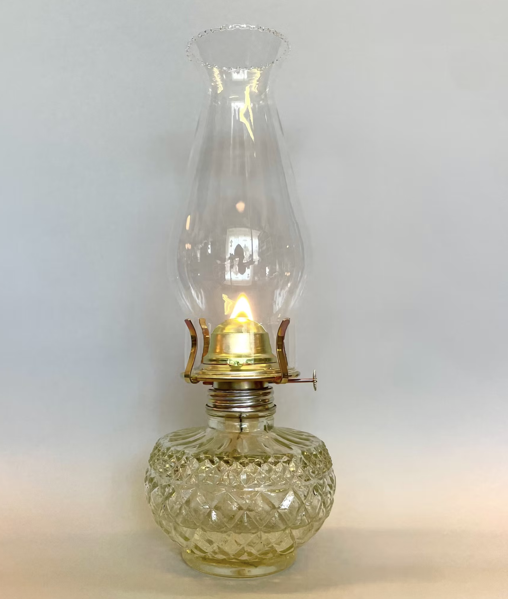 Vacker oljelampa som brinner vackert