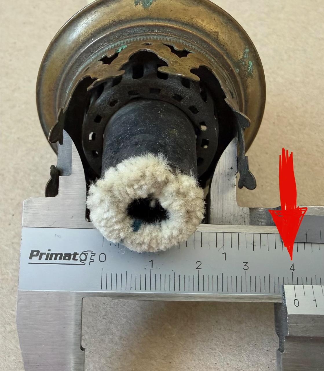 Hur du mäter rätt glasmått på en brännare till en fotogenlampa invändigt