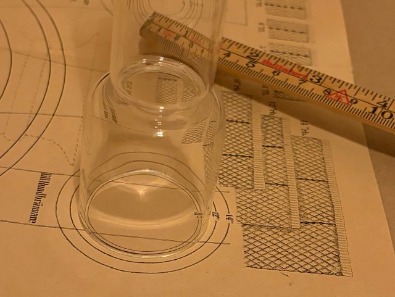 Hur man mäter ett lampglas till en fotogenlampa i linjer