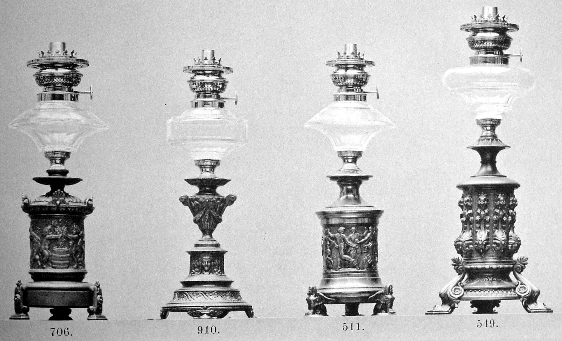 Tidiga fotogenlampor 1865-1875 från Wild & Wessel, byggda på moderatörlampfötter