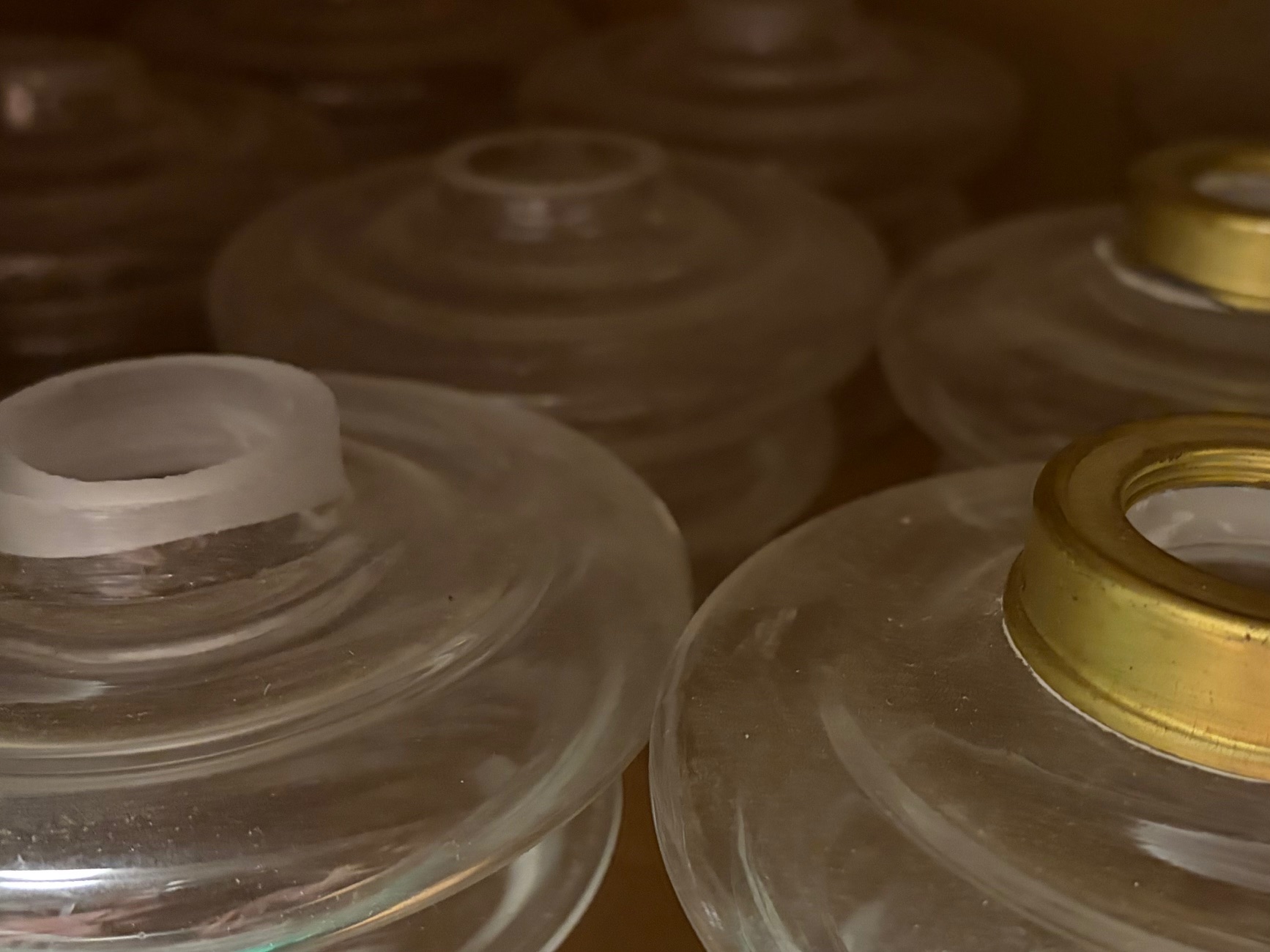 Ogipsade samt gipsade oljehus till fotogenlampor