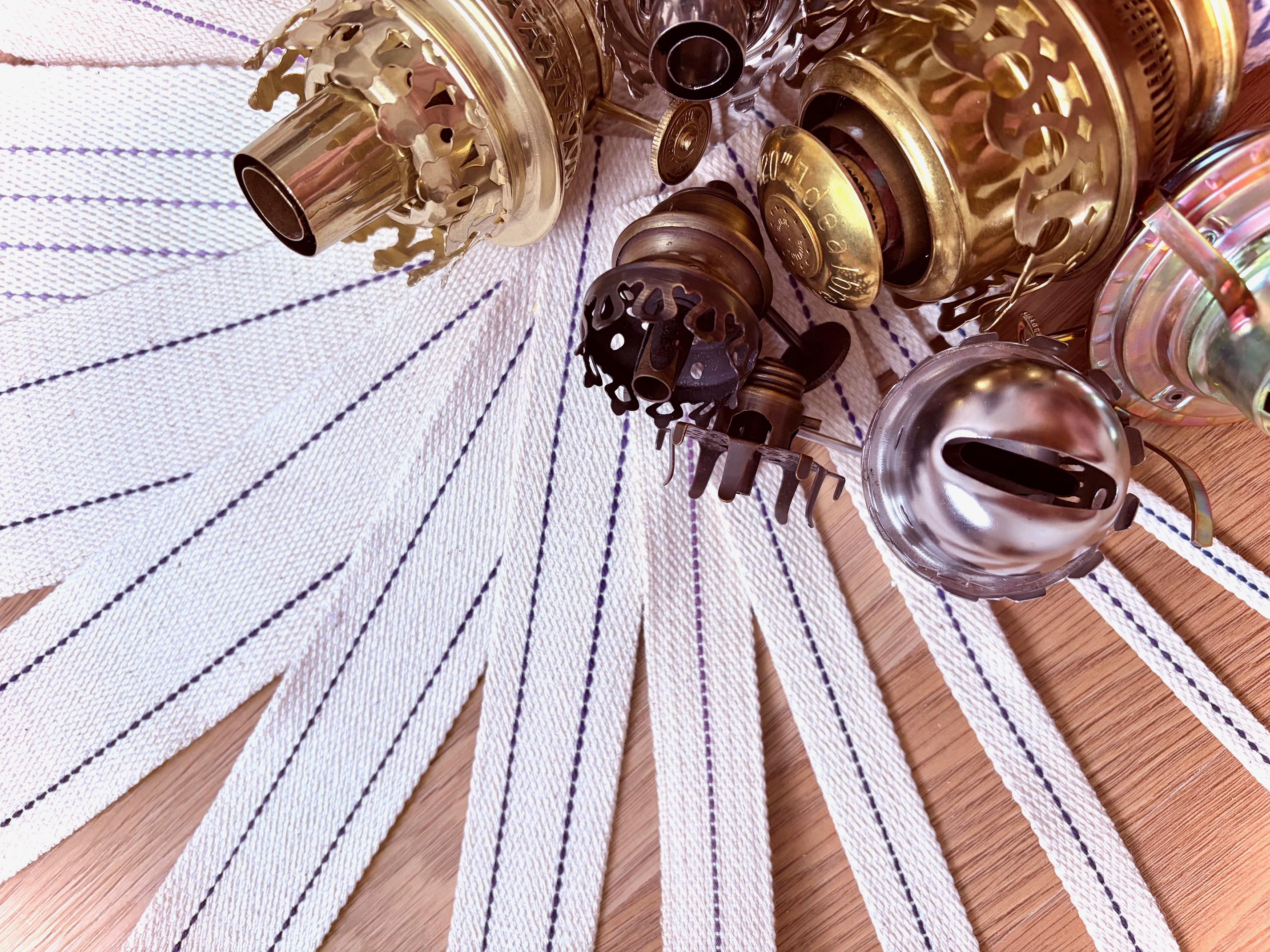 Här syns delar av Sveriges största sortiment av vekar till fotogenlampor