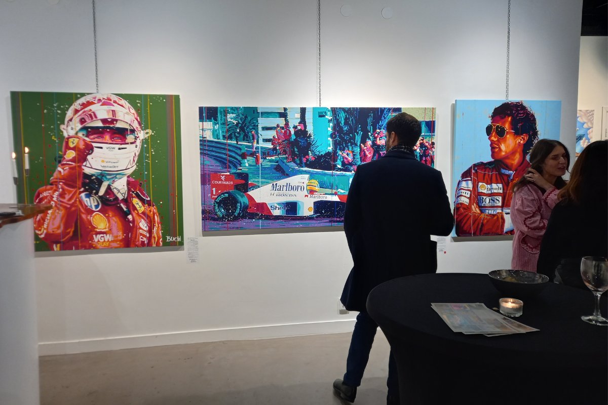 Besökare på vernissage på Galleri Scandinavia