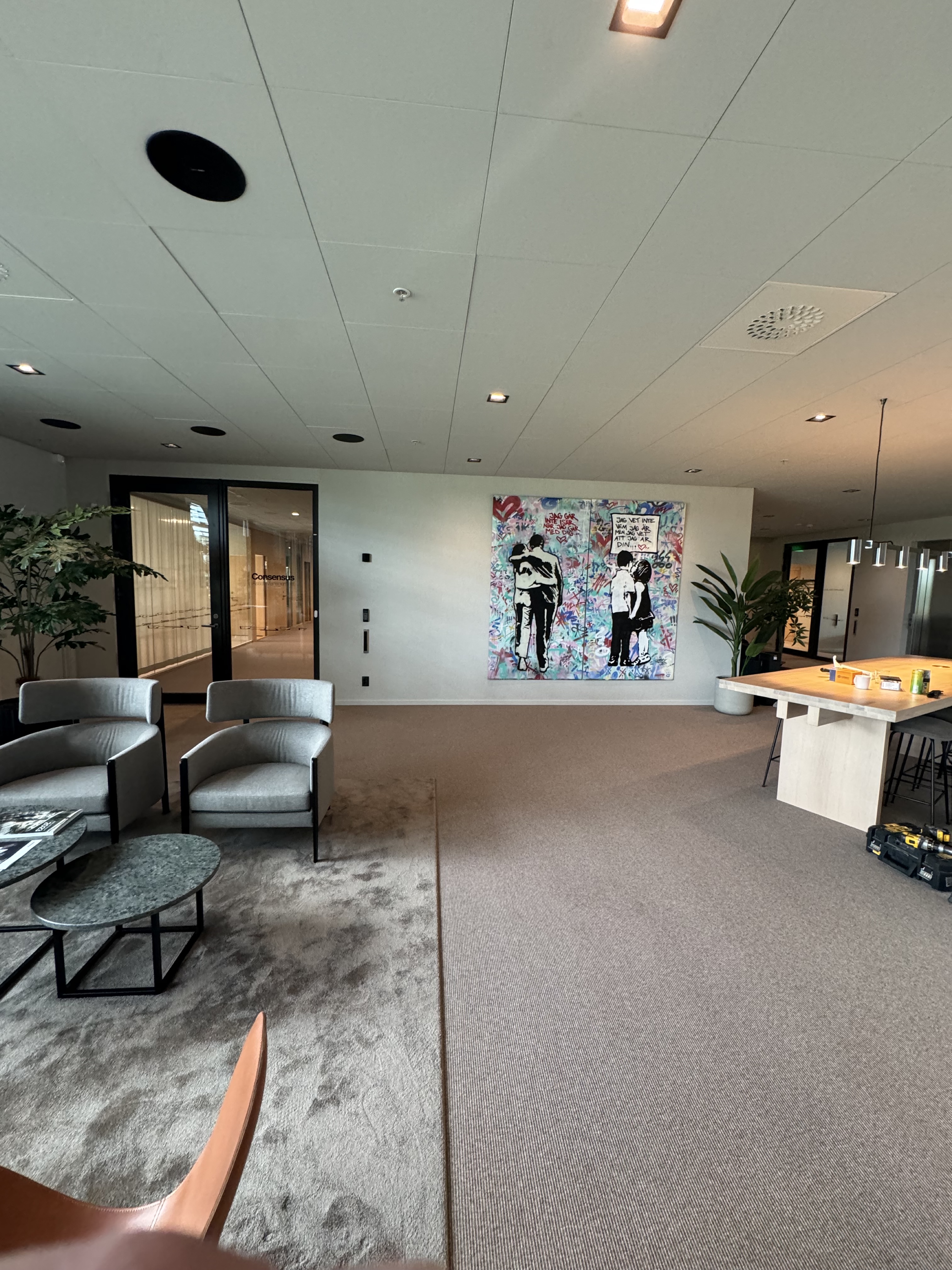 Muralmålning av Hellstrom Street Art i företagsmiljö