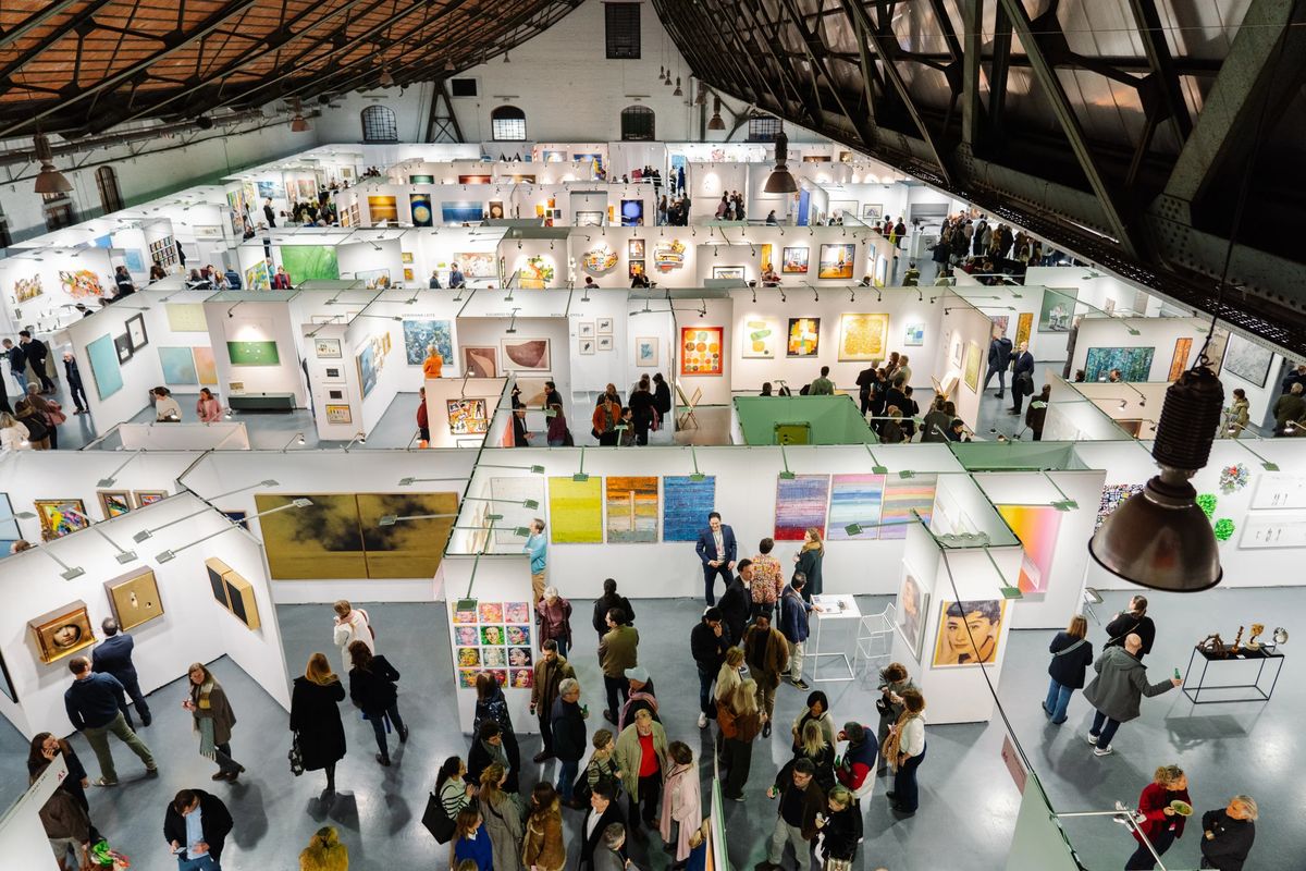 Affordable Art Fair, mässhall med besökare