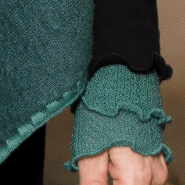 Turkosa handledsvärmare i ull med dekorativ kant