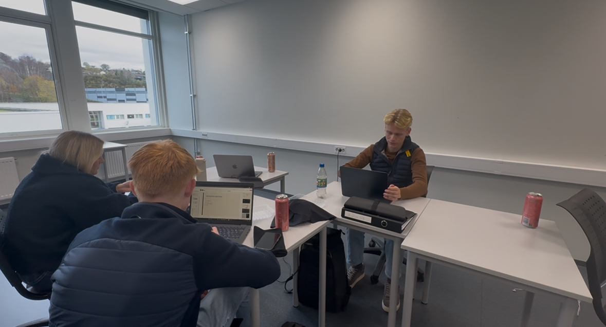 Mikkel, Marthin, og Malin i full produksjon på fagdagen.