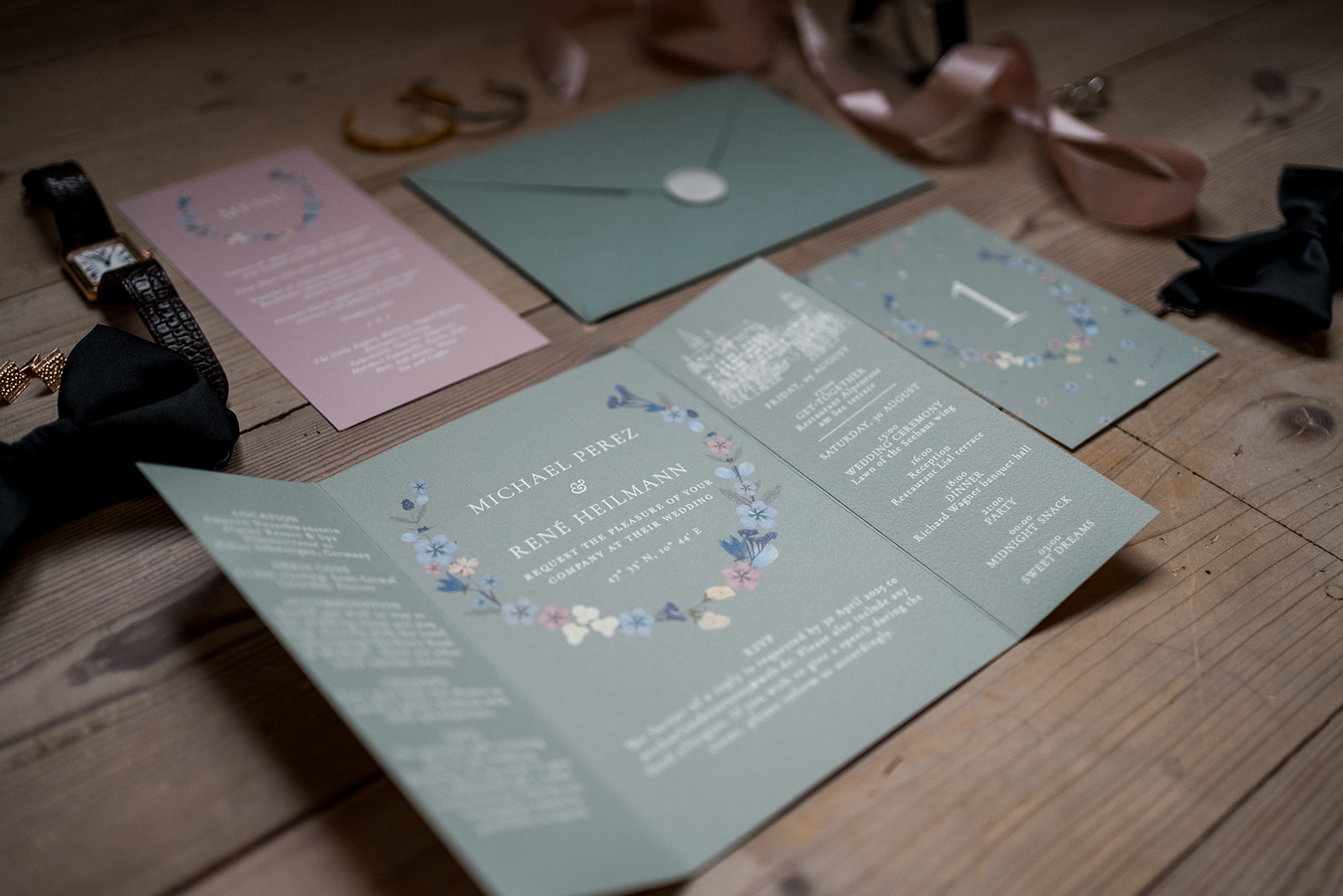 Bröllop Inbjudningskort med blommor