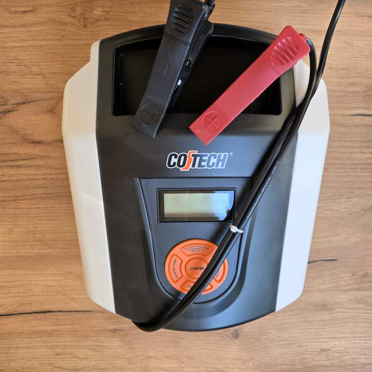 Digitalt display na batterilader