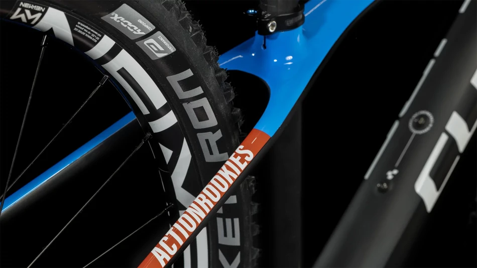 Carbon´n´blue´n´red