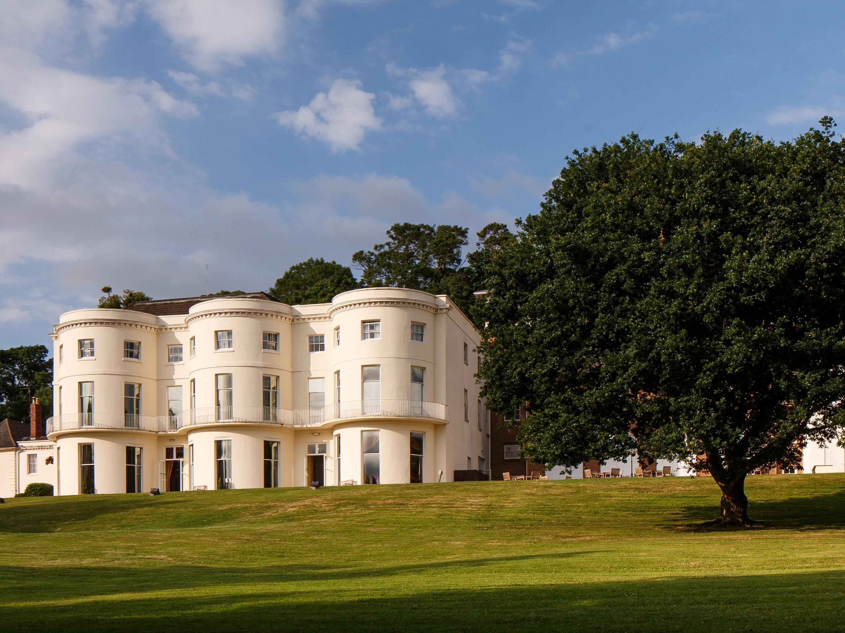 Hotel Offer Escape to fourstar Bowden Hall, the Cotswolds