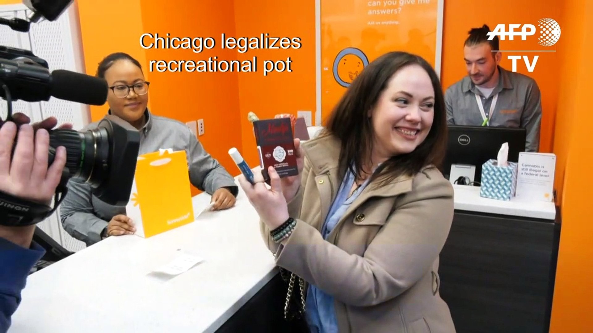 Long-lines-mark-marijuana-legalization-in-Illinois