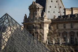 Louvre-museum-reopens-after-4-month-virus-shutdown