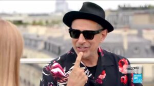 Actor-and-jazz-musician-Jeff-Goldblum-serenades-FRANCE-24-on-the-Champs-Elysees