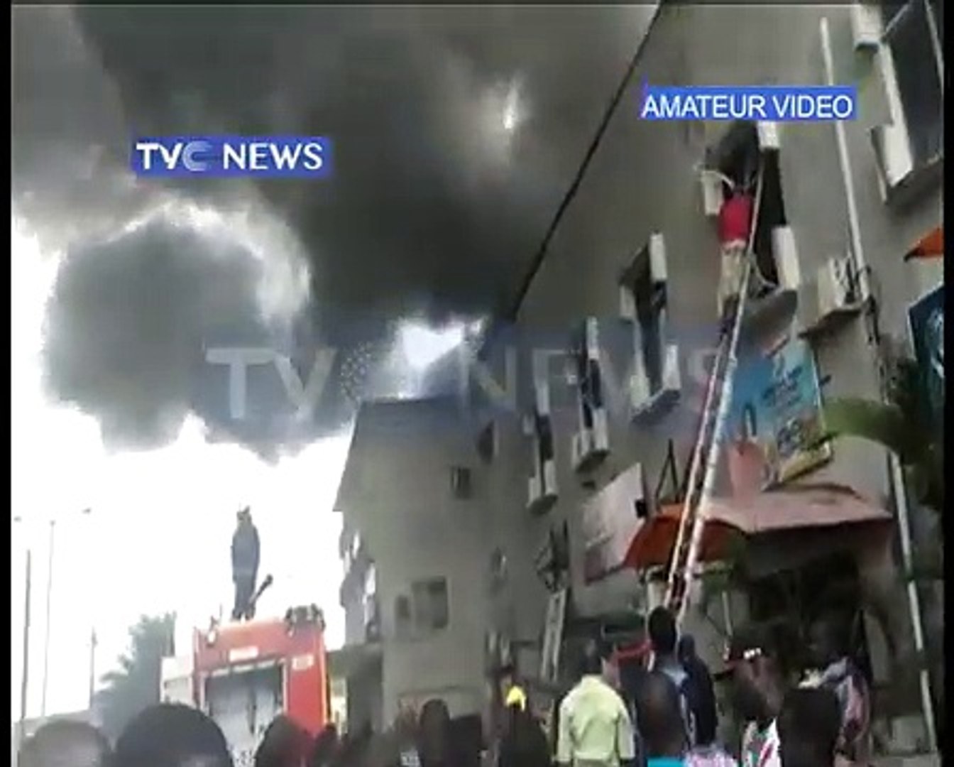 Akerele-Shopping-Mall-in-Surulere-on-fire